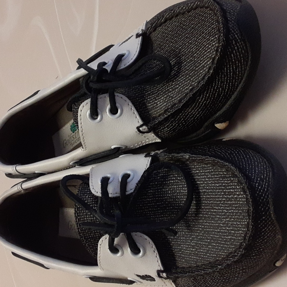 Golf shoes